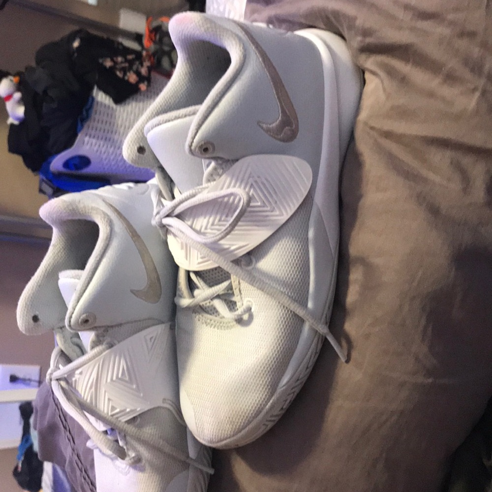 Kyries branded of nike